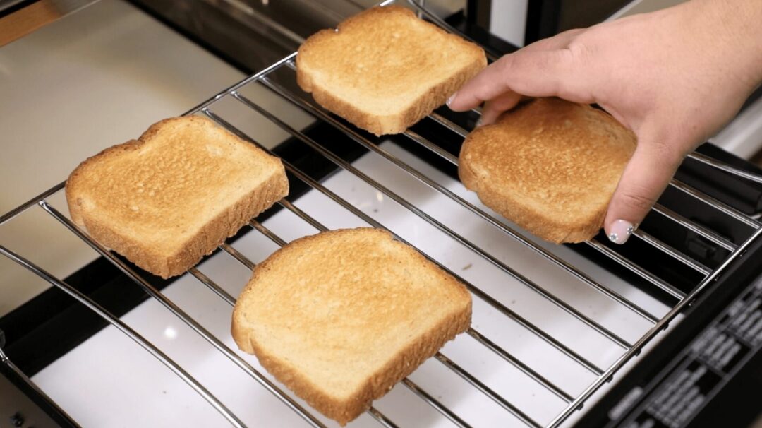 How to make toast in your Sharp Microwave Drawer